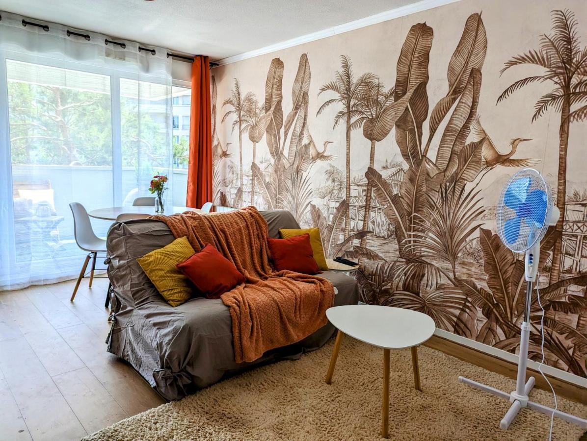 L'Evasion Cergy: Downtown Retreat with Parking & Entertainment Apartment Exterior photo